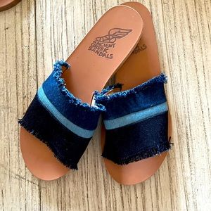 Great slides with denim fabric 💕